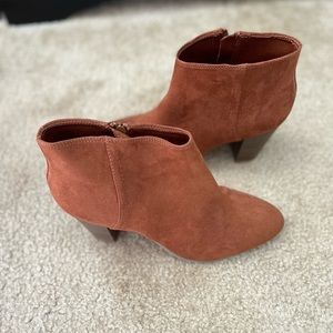 Old Navy size 8.5 brown suede zipper bootie